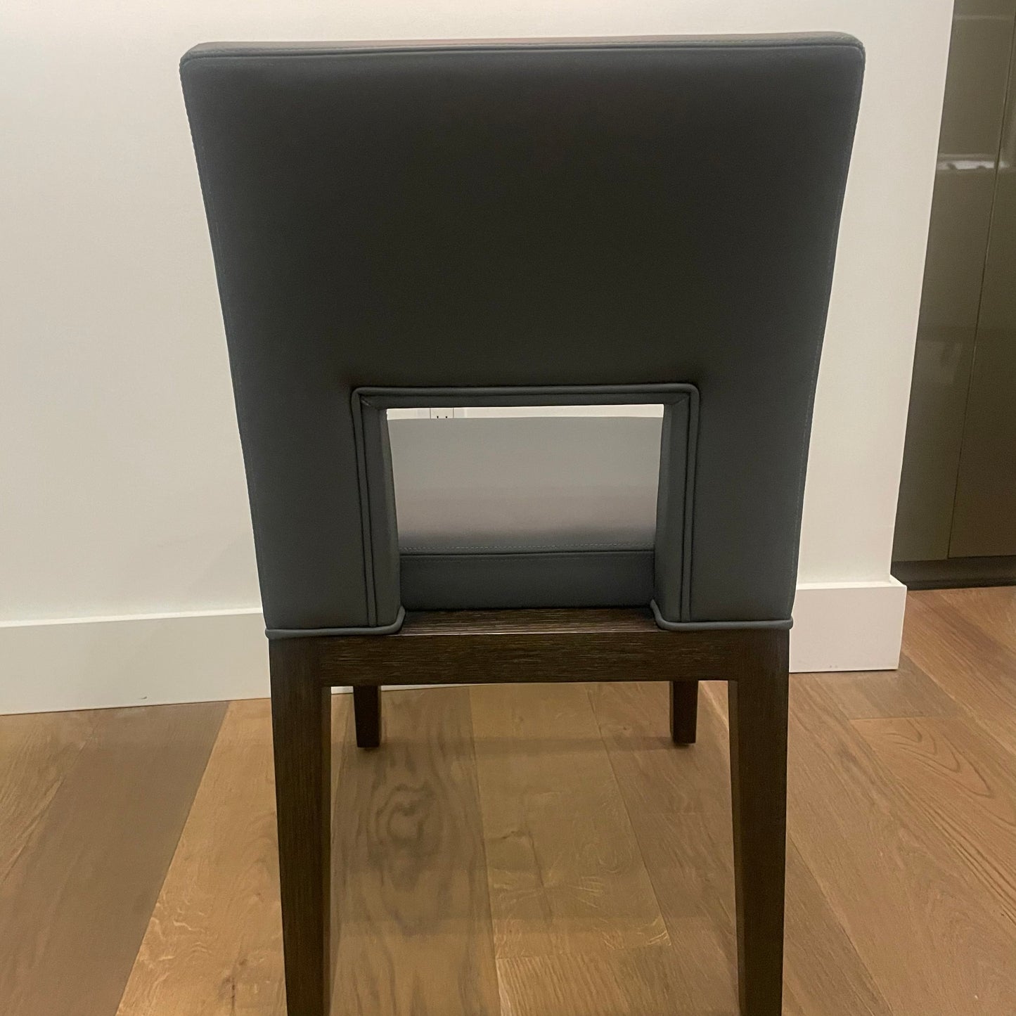 VELIN Chair - F03-320-01-M-2
