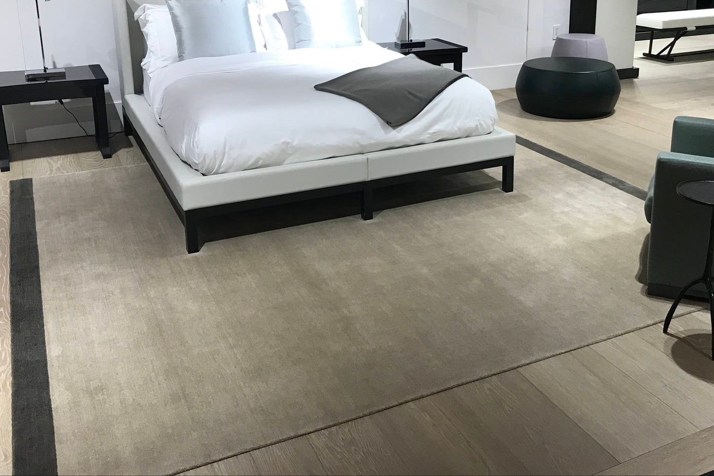JAN KATH Rug, 50% Silk / 50% Wool - R35-330-01